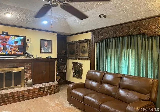 Photo 3 of Single family home for sale at 224 Hickory Ln, Prattville, AL 36066 | MLS# 587128 | Listing updated on 2026-09-22
