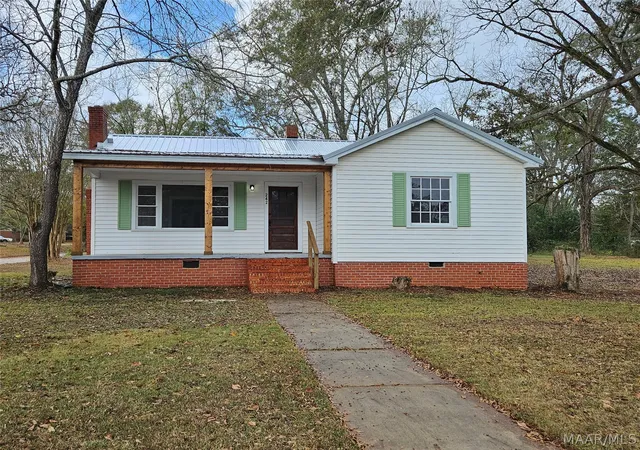 Photo 2 of Single family home for sale at 242 Bell St, Greenville, AL 36037 | MLS# 587280 | Listing updated on 2026-09-16
