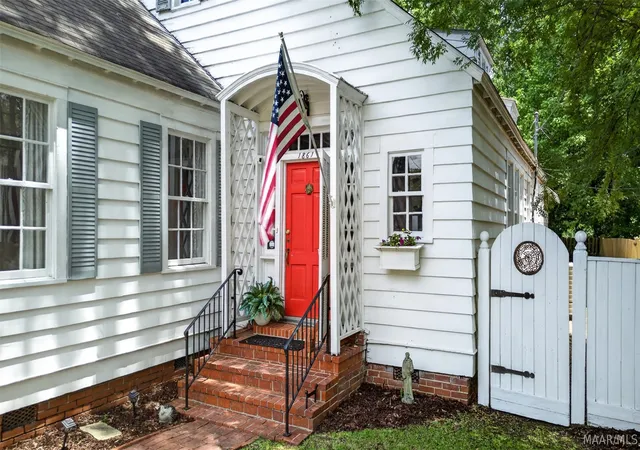 Photo 2 of Sale Pending at 1861 Graham St, Montgomery, AL 36106 | MLS# 586476 | Listing updated on 2026-09-09