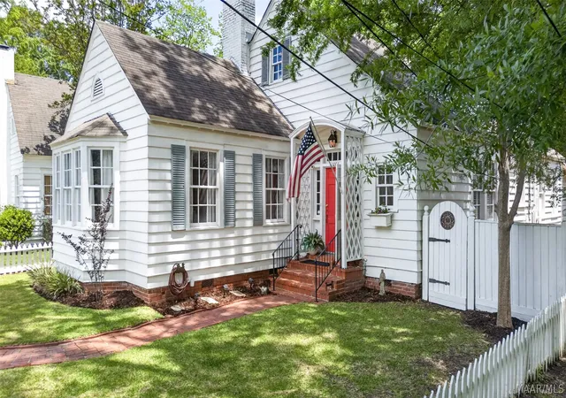 Photo 3 of Sale Pending at 1861 Graham St, Montgomery, AL 36106 | MLS# 586476 | Listing updated on 2026-09-09