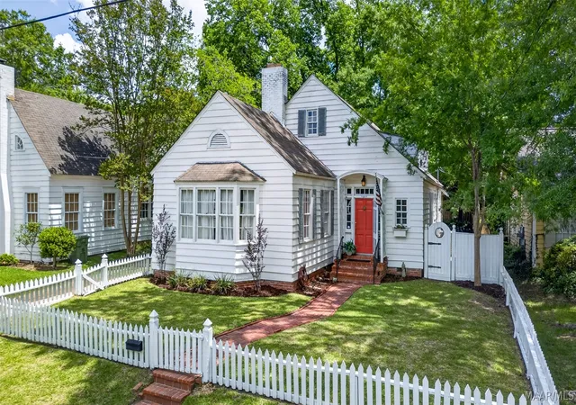 Photo 4 of Sale Pending at 1861 Graham St, Montgomery, AL 36106 | MLS# 586476 | Listing updated on 2026-09-09