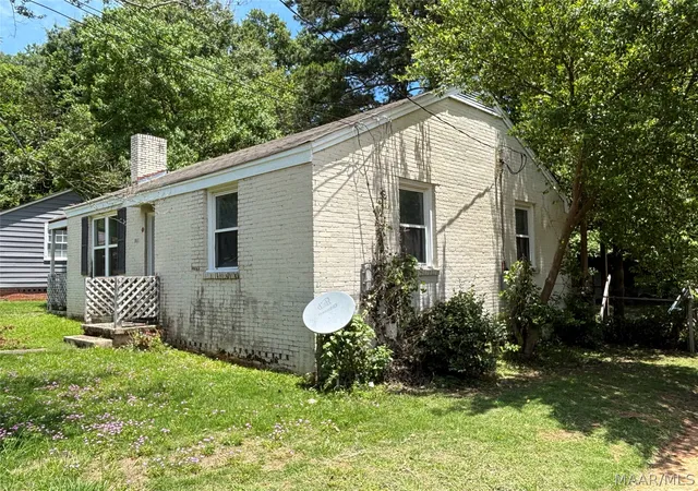 Photo 3 of Single family home for sale at 121 Bradley Dr, Montgomery, AL 36109 | MLS# 587415 | Listing updated on 2026-09-11
