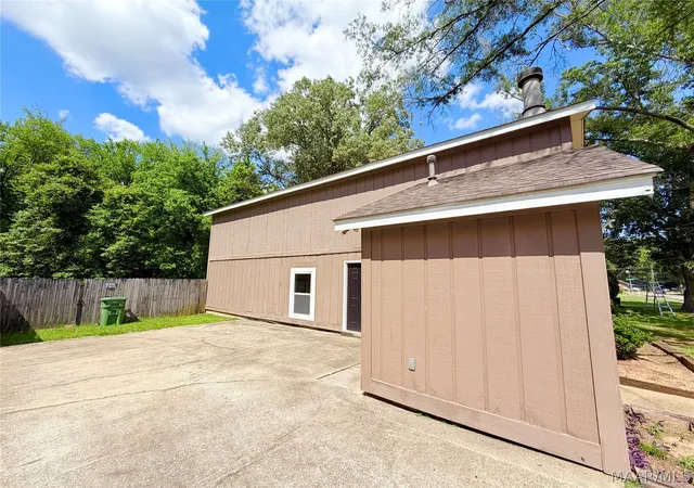 Photo 2 of Single family home for sale at 1008 N Burbank Dr, Montgomery, AL 36117 | MLS# 587502 | Listing updated on 2026-09-10