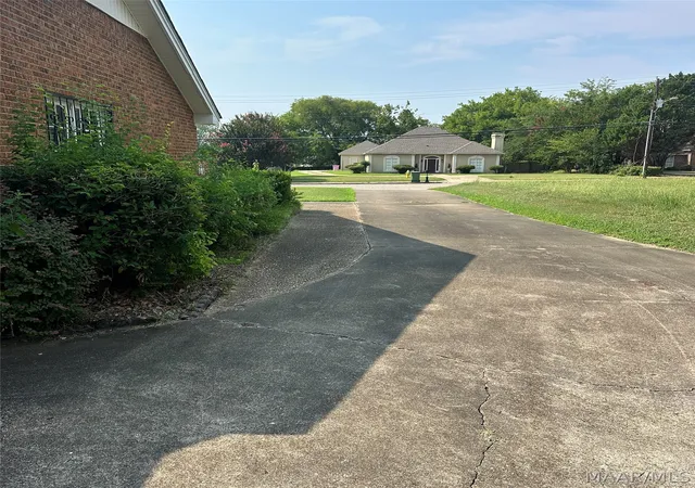 Photo 3 of Single family home for sale at 3533 Vaughn Rd, Montgomery, AL 36106 | MLS# 587515 | Listing updated on 2026-08-29