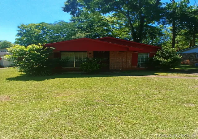 Photo 2 of Single family home for sale at 904 Hickory St, Greenville, AL 36037 | MLS# 587267 | Listing updated on 2026-09-02