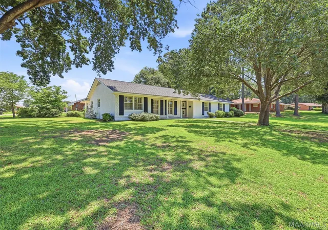 Photo 2 of Single family home for sale at 305 Sterling Dr, Montgomery, AL 36109 | MLS# 587448 | Listing updated on 2026-09-10