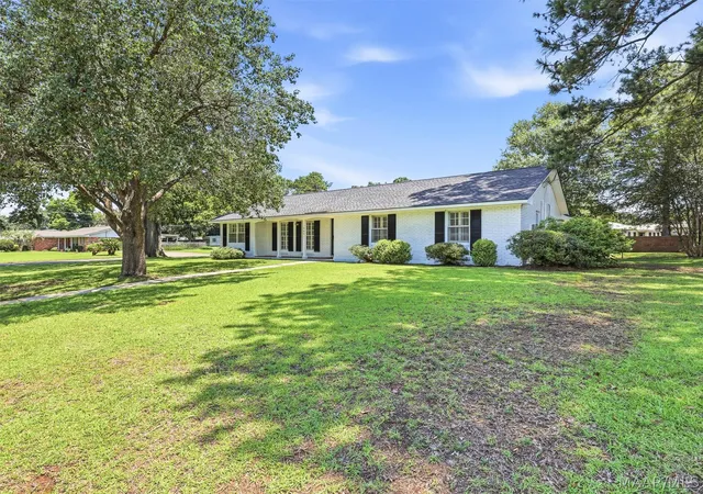 Photo 3 of Single family home for sale at 305 Sterling Dr, Montgomery, AL 36109 | MLS# 587448 | Listing updated on 2026-09-10