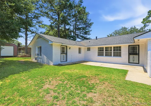 Photo 3 of Single family home for sale at 305 Sterling Dr, Montgomery, AL 36109 | MLS# 587448 | Listing updated on 2026-09-10