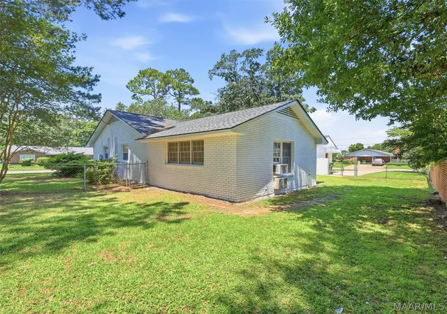 Photo 4 of Single family home for sale at 305 Sterling Dr, Montgomery, AL 36109 | MLS# 587448 | Listing updated on 2026-09-10