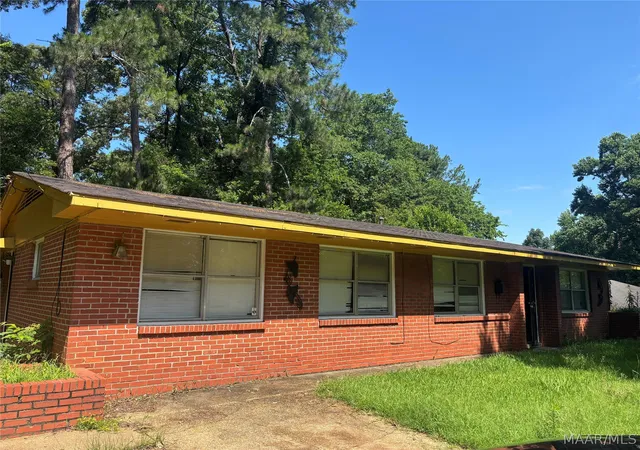 Photo 1 of Single family home for sale at 208 Green Ridge Rd, Montgomery, AL 36109 | MLS# 587626 | Listing updated on 2026-09-10