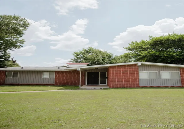 Photo 2 of Single family home for sale at 28 Eton Rd, Montgomery, AL 36109 | MLS# 587610 | Listing updated on 2026-09-04