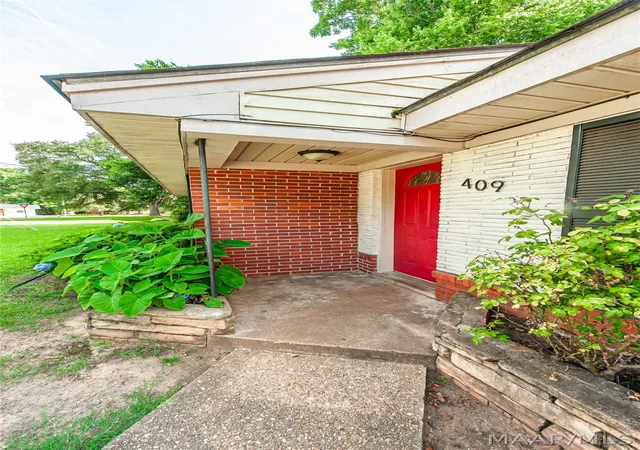 Photo 2 of Single family home for sale at 409 Honeysuckle Ct, Montgomery, AL 36109 | MLS# 587663 | Listing updated on 2026-09-02