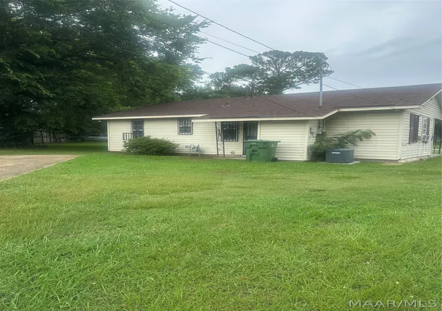 Photo 3 of Single family home for sale at 3258 Mobile Dr, Montgomery, AL 36108 | MLS# 587848 | Listing updated on 2026-09-10
