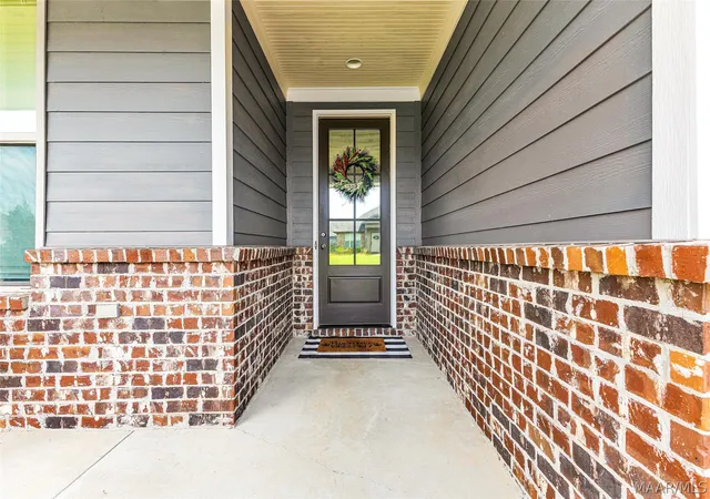 Photo 2 of Single family home for sale at 211 Hedgefield Dr, Prattville, AL 36066 | MLS# 587872 | Listing updated on 2026-10-07