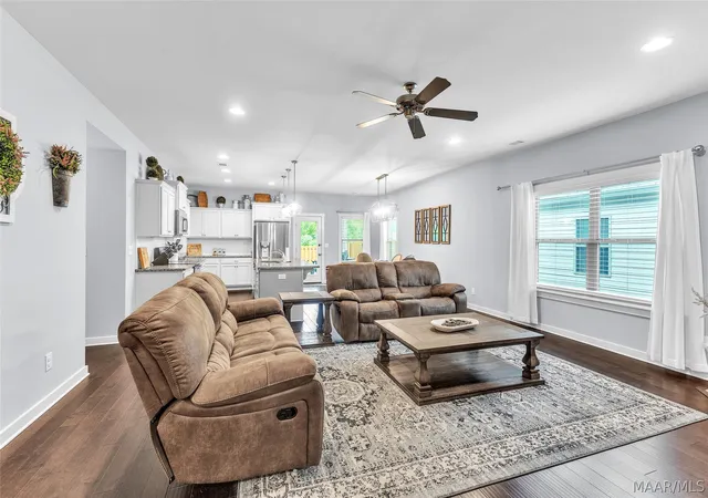 Photo 4 of Single family home for sale at 211 Hedgefield Dr, Prattville, AL 36066 | MLS# 587872 | Listing updated on 2026-10-07