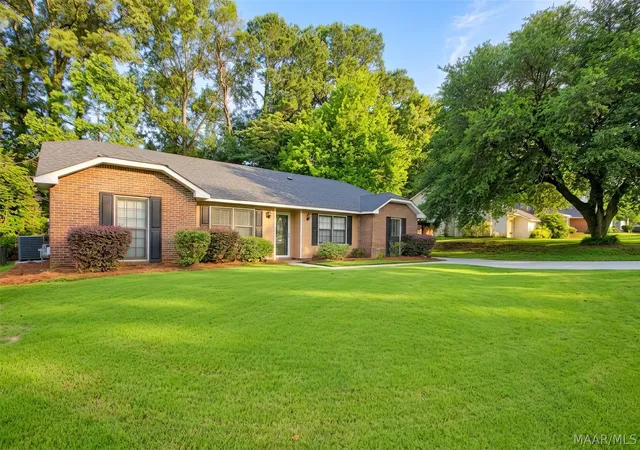 Photo 2 of Single family home for sale at 3718 Woodhill Rd, Montgomery, AL 36109 | MLS# 587927 | Listing updated on 2026-09-05