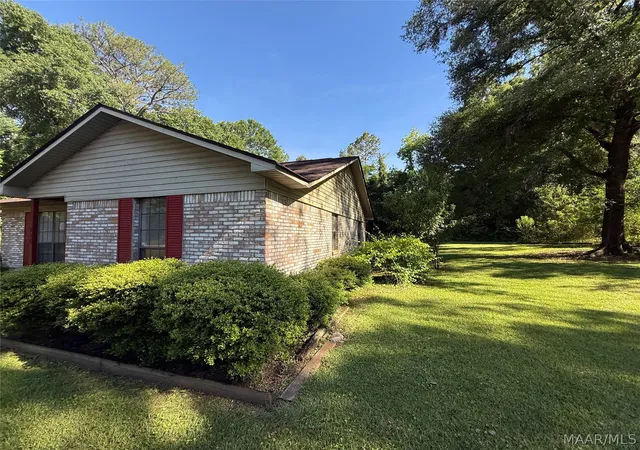 Photo 2 of Sale Pending at 906 Bell Ln, Greenville, AL 36037 | MLS# 587936 | Listing updated on 2026-09-18