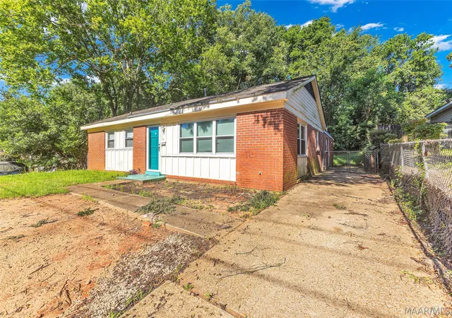Photo 2 of Single family home for sale at 87 Kent St, Montgomery, AL 36109 | MLS# 588098 | Listing updated on 2026-09-10