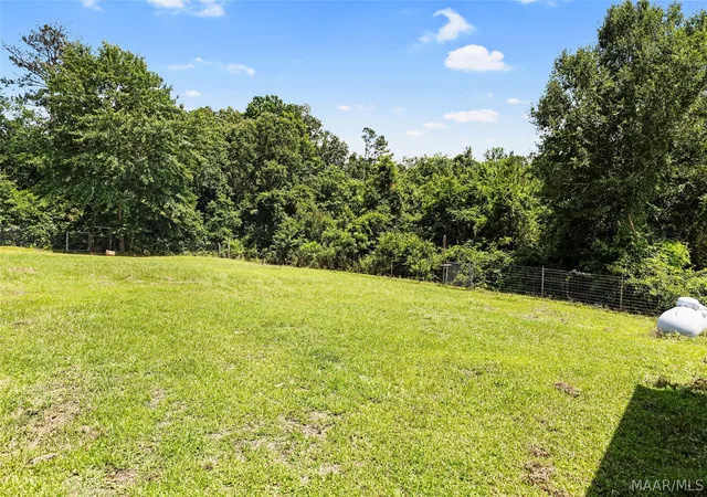 Photo 3 of Single family home for sale at 519 Sundown Dr, Prattville, AL 36067 | MLS# 587977 | Listing updated on 2026-09-10