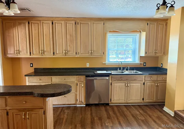 Photo 3 of Single family home for sale at 2061 Early St, Montgomery, AL 36108 | MLS# 588187 | Listing updated on 2026-09-05