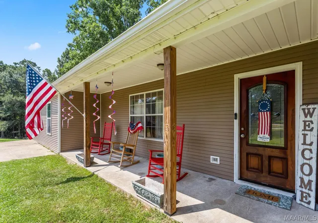 Photo 2 of Single family home for sale at 105 Lakeview Ct, Wetumpka, AL 36092 | MLS# 588186 | Listing updated on 2026-09-10