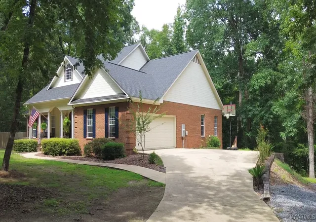 Photo 3 of Single family home for sale at 380 Jimshill Rd, Wetumpka, AL 36093 | MLS# 588255 | Listing updated on 2026-09-26