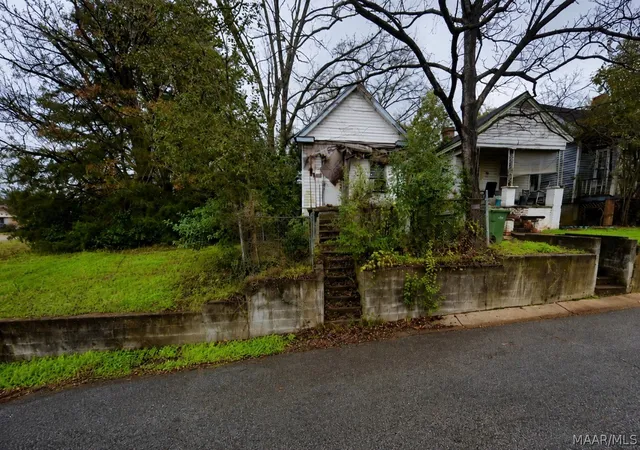 Photo 1 of Single family home for sale at 1709 Craig St, Montgomery, AL 36108 | MLS# 588262 | Listing updated on 2026-09-01