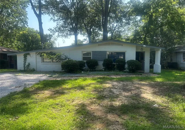 Photo 1 of Single family home for sale at 1841 Shadow Ln, Montgomery, AL 36106 | MLS# 588321 | Listing updated on 2026-09-11