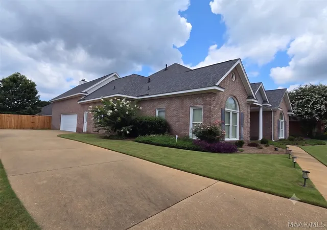Photo 3 of Single family home for sale at 440 Holly Brk Dr, Montgomery, AL 36109 | MLS# 588371 | Listing updated on 2026-09-05