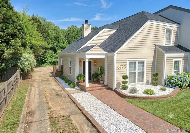 Photo 3 of Townhouse for sale at 6723 Greenbrook Dr, Montgomery, AL 36117 | MLS# 588386 | Listing updated on 2026-09-05