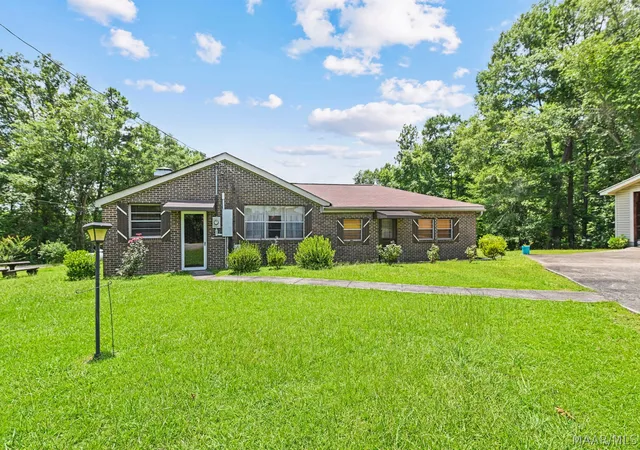 Photo 1 of Single family home for sale at 1104 Smith Rd, Clanton, AL 35045 | MLS# 588517 | Listing updated on 2026-09-10