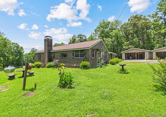 Photo 3 of Single family home for sale at 1104 Smith Rd, Clanton, AL 35045 | MLS# 588517 | Listing updated on 2026-09-10