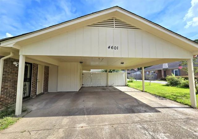 Photo 3 of Single family home for sale at 4601 Young Farm Ct, Montgomery, AL 36106 | MLS# 588447 | Listing updated on 2026-09-05