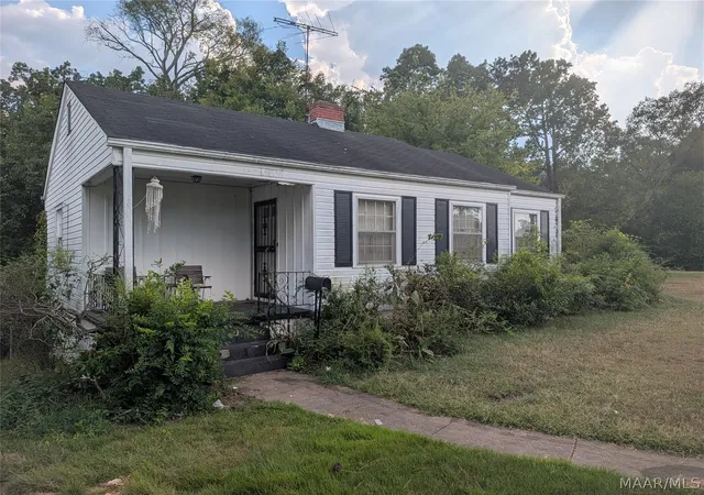 Photo 3 of Single family home for sale at 1221 41st Street, Birmingham, AL 35208 | MLS# 588569 | Listing updated on 2026-09-05