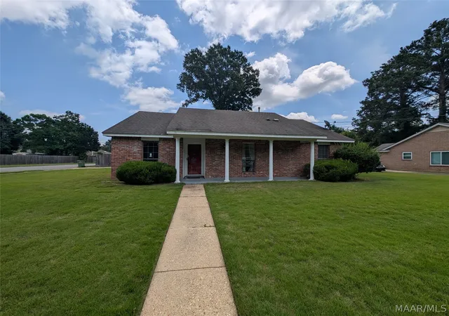 Photo 1 of Single family home for sale at 1400 Dunbarton Rd, Montgomery, AL 36117 | MLS# 588573 | Listing updated on 2026-09-05