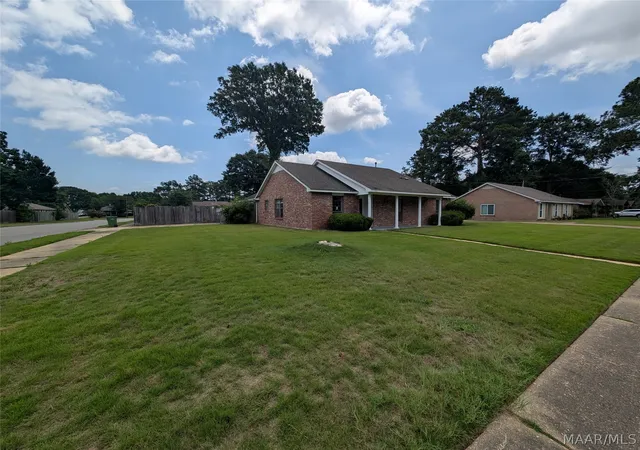 Photo 2 of Single family home for sale at 1400 Dunbarton Rd, Montgomery, AL 36117 | MLS# 588573 | Listing updated on 2026-09-05