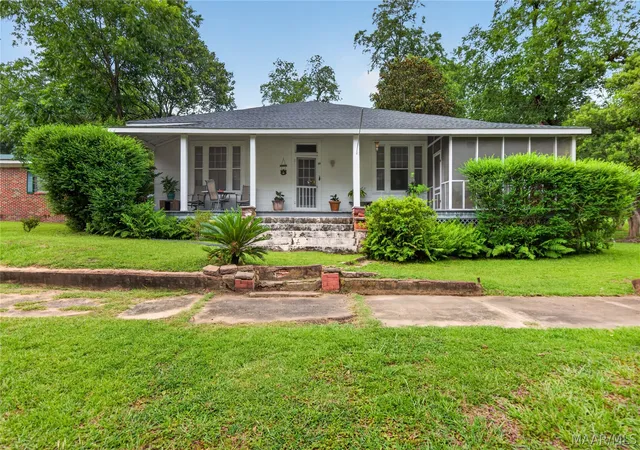 Photo 1 of Single family home for sale at 10 Rogers St E, Fort Deposit, AL 36032 | MLS# 588625 | Listing updated on 2026-09-04