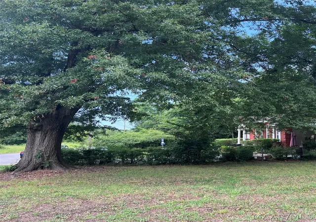 Photo 3 of Single family home for sale at 107 E Woodland Dr, Montgomery, AL 36105 | MLS# 588668 | Listing updated on 2026-09-04