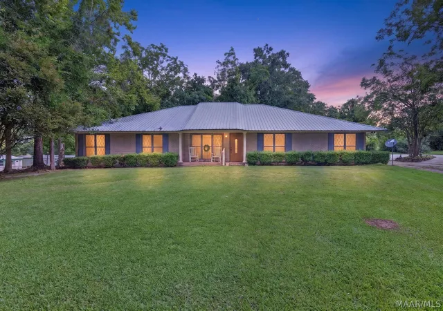 Photo 1 of Single family home for sale at 504 Oakwood St, Georgiana, AL 36033 | MLS# 588626 | Listing updated on 2026-09-04