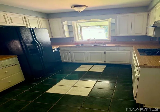 Photo 3 of Single family home for sale at 208 Holly Ridge Dr, Montgomery, AL 36109 | MLS# 588707 | Listing updated on 2026-09-11