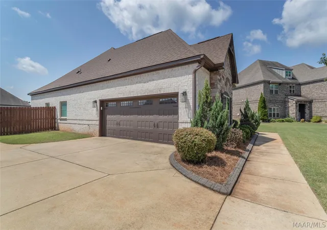 Photo 4 of Sale Pending at 1302 Witherspoon Dr, Prattville, AL 36066 | MLS# 588705 | Listing updated on 2026-09-09