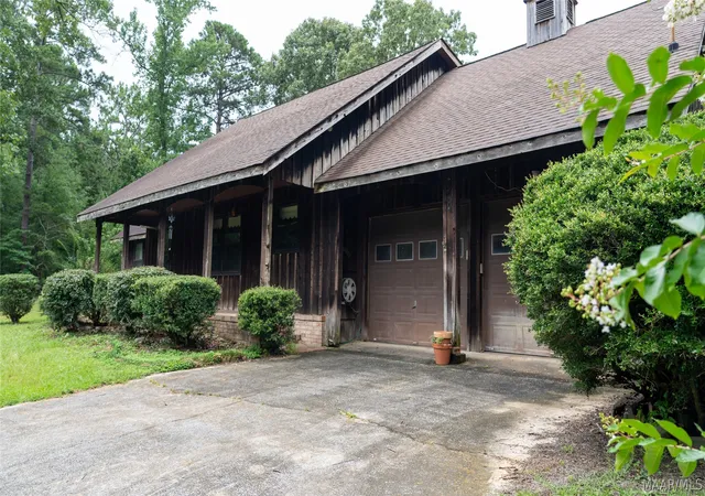 Single family home for sale at 4388 County Rd 5, Thorsby, AL 35171 | MLS# 588773