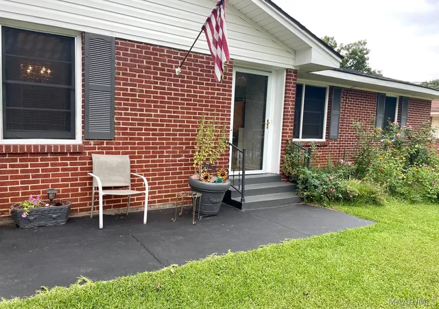 Photo 2 of Single family home for sale at 1127 Rosedale Dr, Montgomery, AL 36107 | MLS# 588791 | Listing updated on 2026-09-09