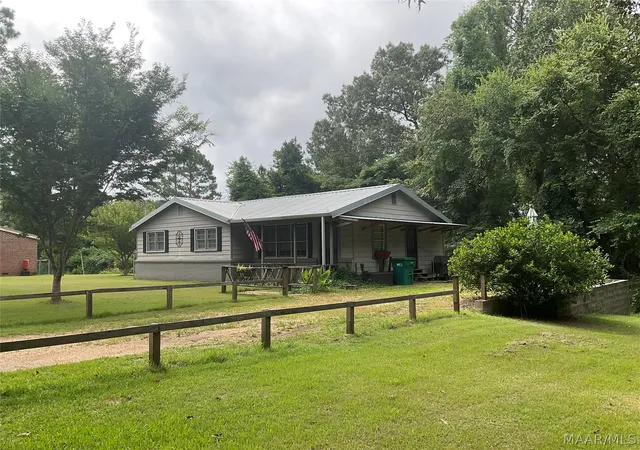 Photo 3 of Single family home for sale at 91 Martin St, Tallassee, AL 36078 | MLS# 588816 | Listing updated on 2026-09-03