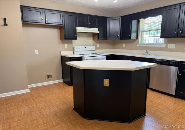 Photo 3 of Single family home for sale at 820 Montero Dr, Montgomery, AL 36110 | MLS# 588786 | Listing updated on 2026-09-02