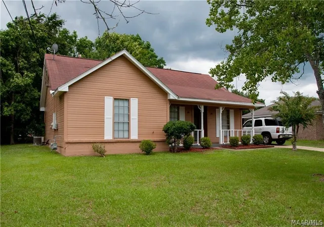 Photo 1 of Single family home for sale at 901 Rialto Dr, Montgomery, AL 36117 | MLS# 588896 | Listing updated on 2026-09-10