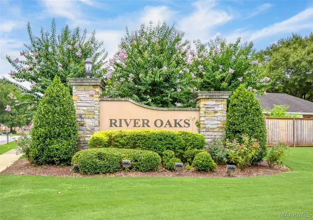 Photo 3 of Single family home for sale at 304 River Oaks Dr, Wetumpka, AL 36092 | MLS# 588919 | Listing updated on 2026-09-10