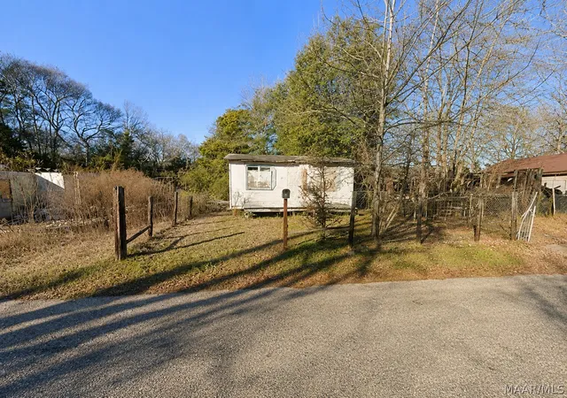 Photo 1 of Single family home for sale at 105 Minter Ave, Selma, AL 36701 | MLS# 588897 | Listing updated on 2026-09-02