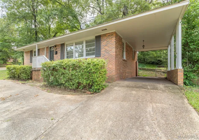 Photo 2 of Single family home for sale at 3302 Cottonwood Dr, Montgomery, AL 36109 | MLS# 588863 | Listing updated on 2026-09-10