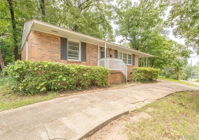Photo 3 of Single family home for sale at 3302 Cottonwood Dr, Montgomery, AL 36109 | MLS# 588863 | Listing updated on 2026-09-10